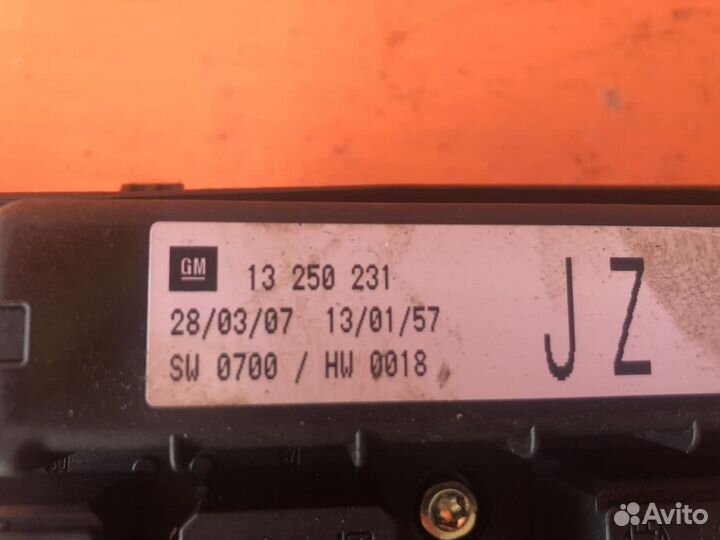 Блок предохранителей Opel Astra H (2004-2014)