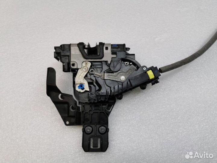 Замок двери передний правый Mercedes-Benz