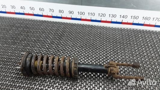 Стойка передняя правая jeep grand cherokee WK (4BA