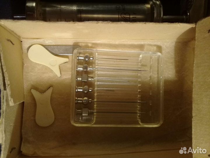 Шприцы медицинские стеклянные+иглы+стерилизаторы