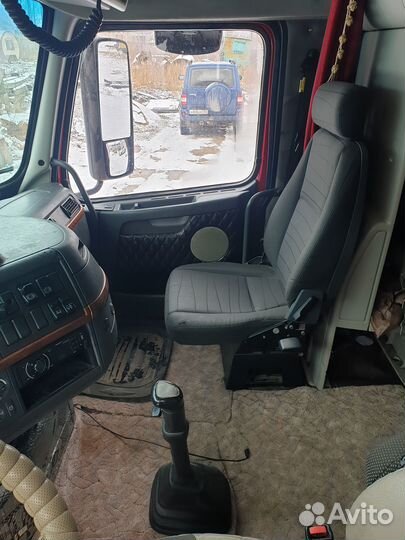 Volvo VNL 64T с полуприцепом, 2005