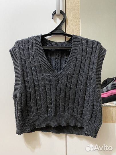 Вязаный жилет