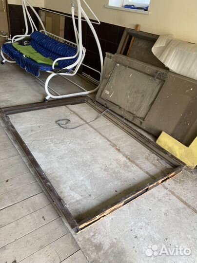 Дверь входная металлическая со стеклом