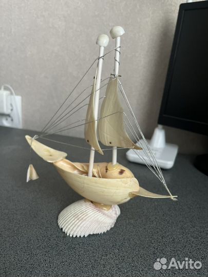 Статуэтка из ракушек