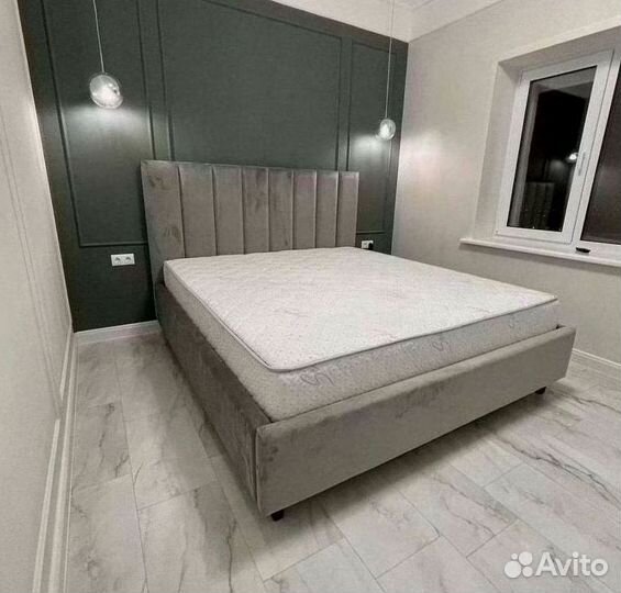 Белая кровать