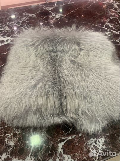 Снут из белой чернобурки на трикотаже