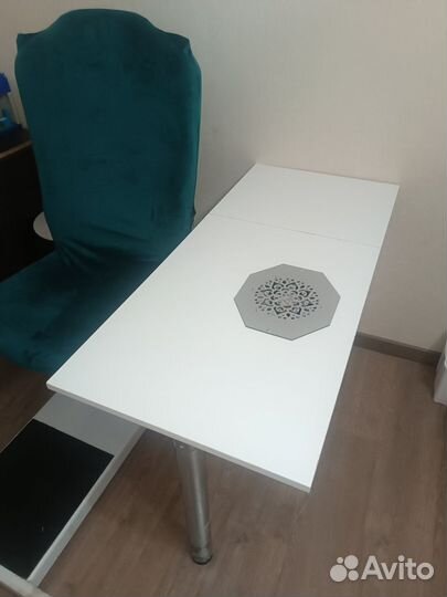 Стол маникюрный с вытяжкой