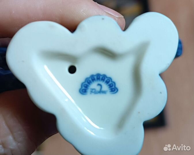 Фарфоровая статуэтка