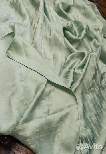 Платок шелковый мятного цвета 95см италия