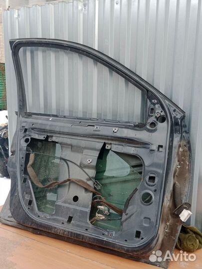 Переднее левая дверь Renault megane II