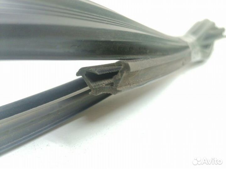 Уплотнитель стекла двери задний левый Mercedes