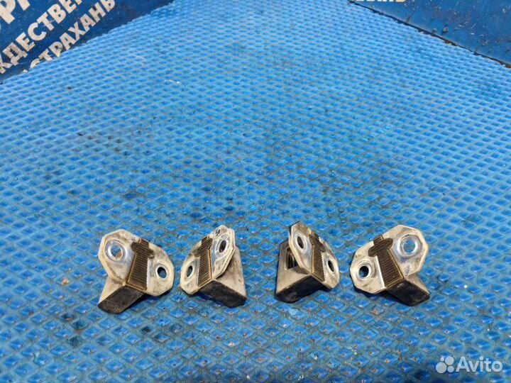 Ответная часть замка двери Mercedes-Benz W202