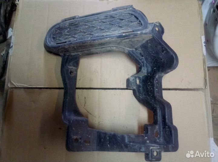 Кронштейн противотуманной фары лев Mitsubishi ASX