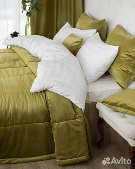 Покрывало Беллиссимо темный янтарь на кровать