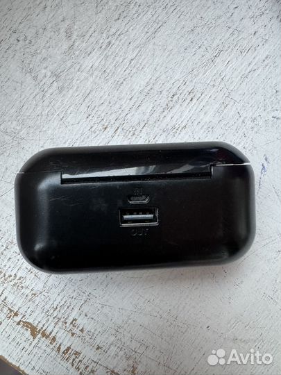 Беспроводные наушники с power bank б/у