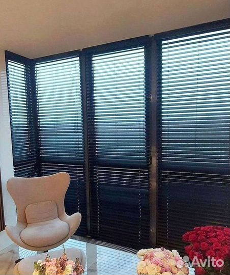 Жалюзи горизонтальные на мансардные окна