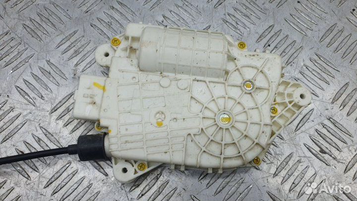 Доводчик двери Kia Quoris