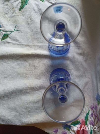 Два старинных фужера синего стекла