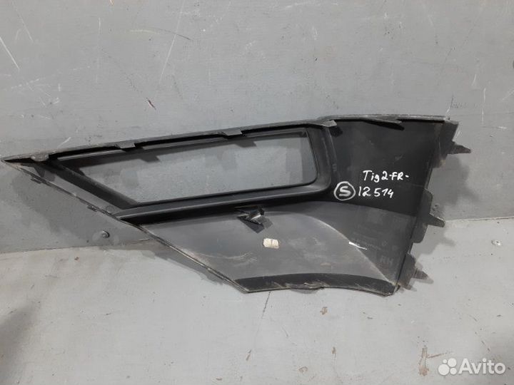 Накладка переднего бампера правая Volkswagen