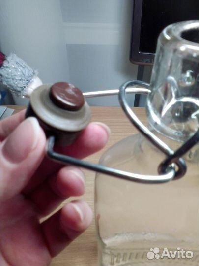 Бутылка с бугельной пробкой 