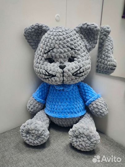 Вязаная игрушка Котик