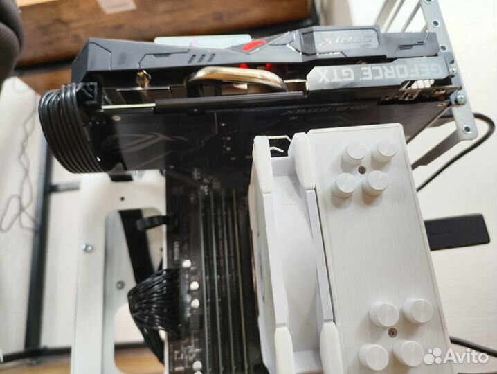 Три штуки GeForce GTX 1660 Super asus ROG Strix