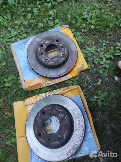 Супорта на Ниссан Санни Fb 15