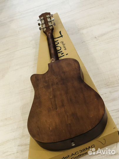 Гитара с металлическими струнами акустика