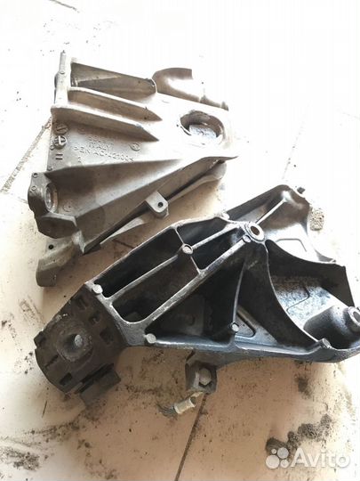 Лапа кронштейн опора двигателя bmw e70 x5 n57