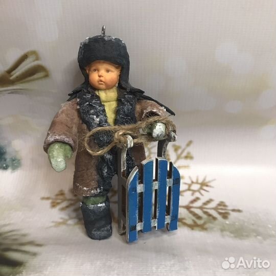 Ватная игрушка Мальчик с санками