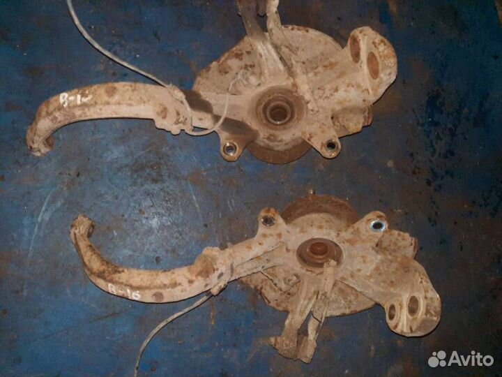 Кулак передний Mazda 6 GG 2005