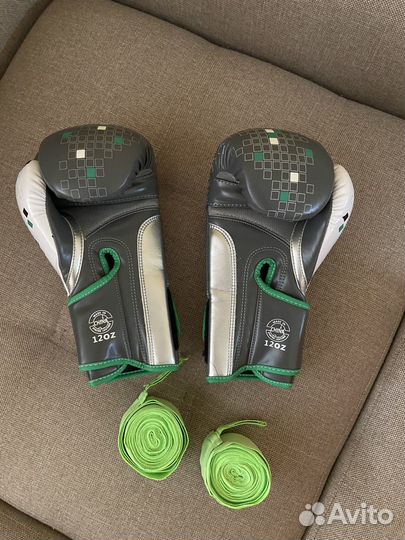 Боксерские перчатки и защита ног