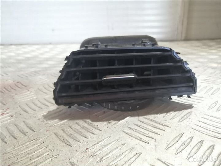 Дефлектор воздушный правый Volkswagen Tiguan SUV