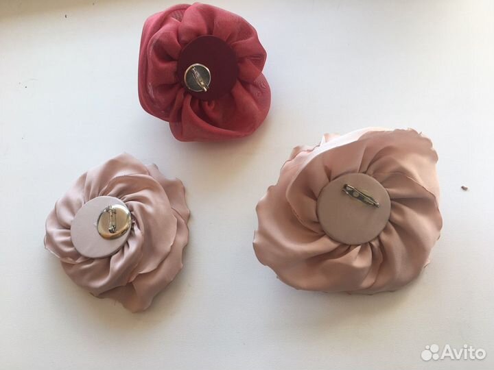 Брошь ручной работы цветок