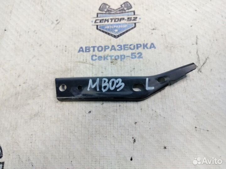 Кронштейн бампера передний левый Mercedes W204