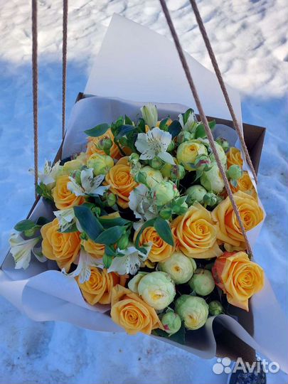 Букет цветов с розами, хризантемами