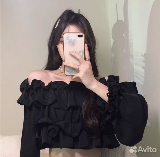 Блузка с открытыми плечами, укороченная