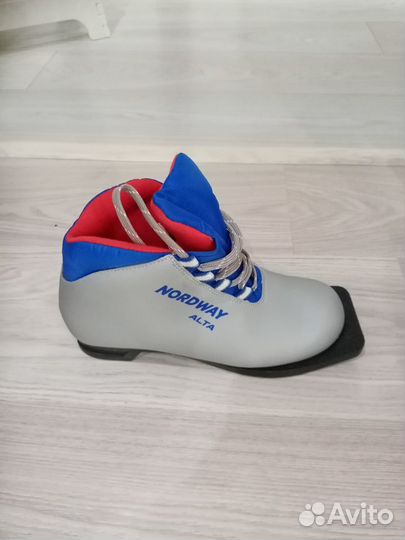 Лыжные ботинки