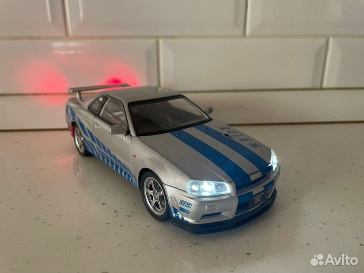 Коллекционная машинка Nissan Skyline R34 1:24