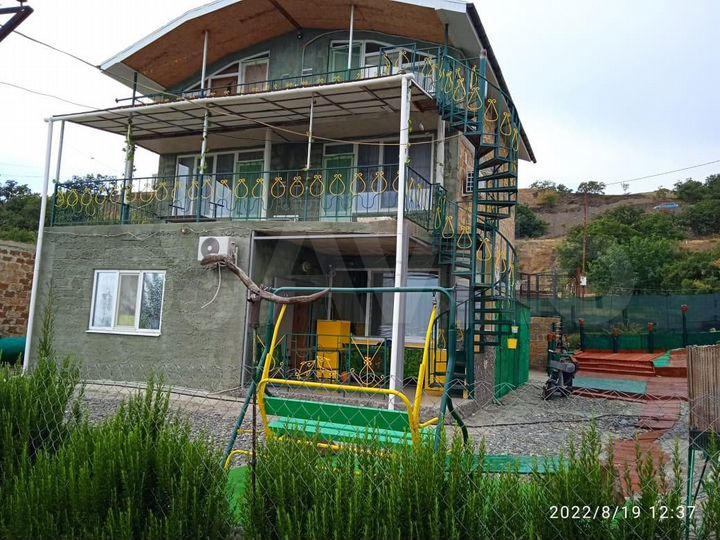 Дом 206 м² на участке 3,6 сот.