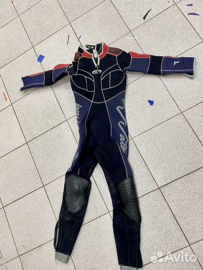 Гидрокостюмы для дайвинга разные