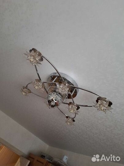 Продам люстру