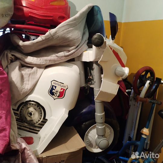 Мотоцикл электронный и велосипеды