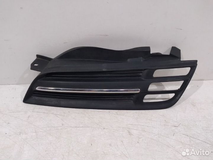 Решетка радиатора передняя левая Nissan Micra K12