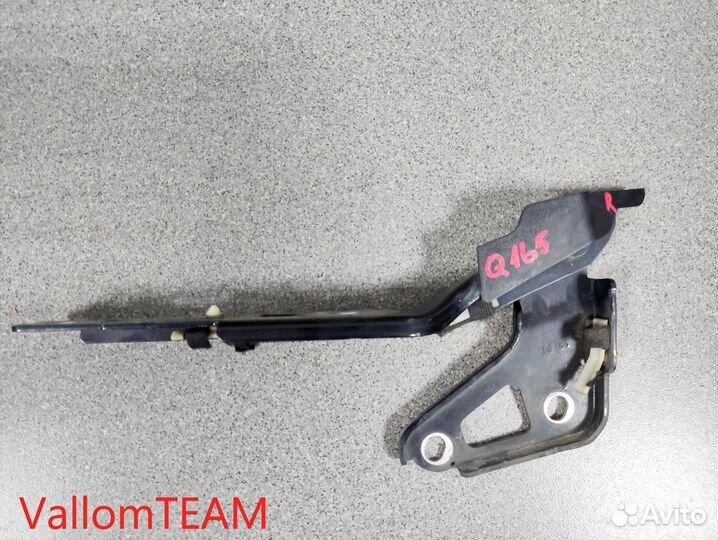 Лот Q165 крепление капота правое audi Q7