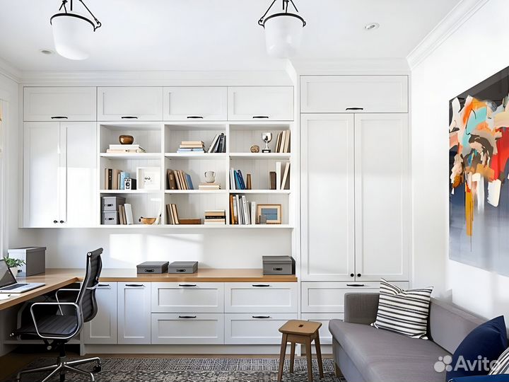 Рабочая зона со шкафом у окна