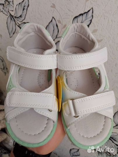Сандали на девочку новые