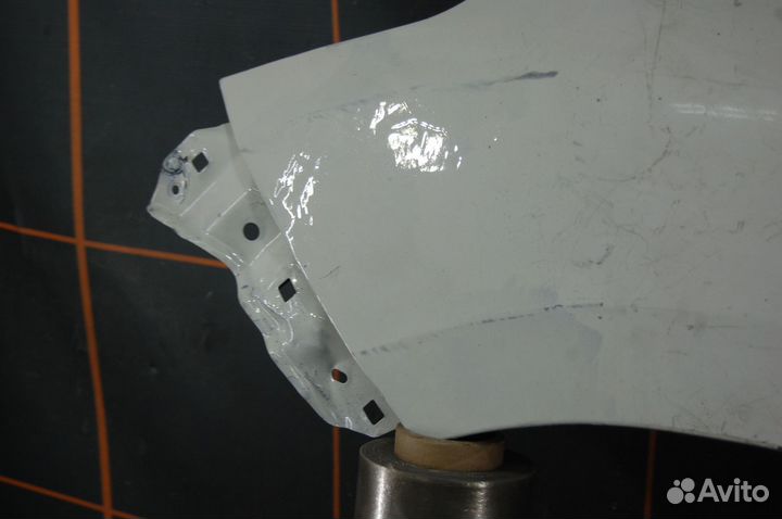 Крыло переднее левое -Toyota Land Cruiser 200