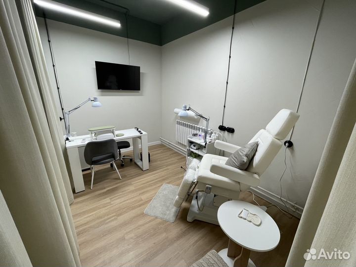 Маникюр и педикюр