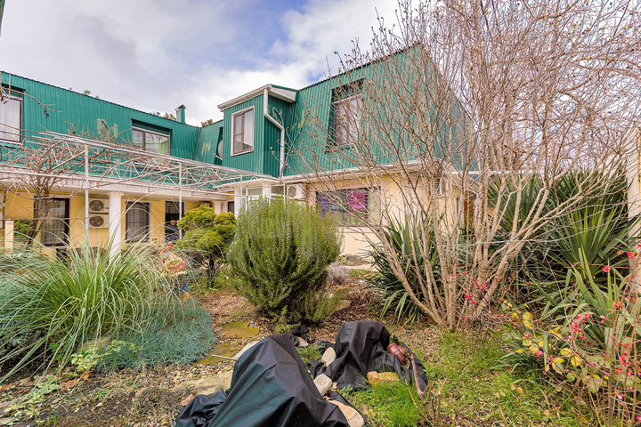 Дом 402,8 м² на участке 4,8 сот.